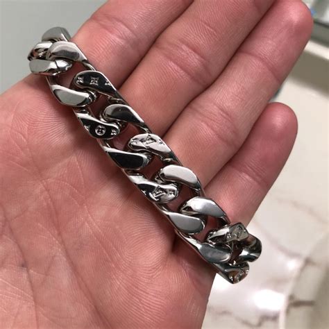 LV Chain Links Bracelet .